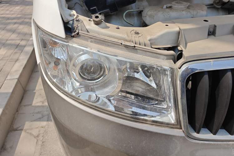 Used Jinbei New Hiace X30L 2018 1.5L Box Truck Wealth Edition DLCG14 Right Front Headlight