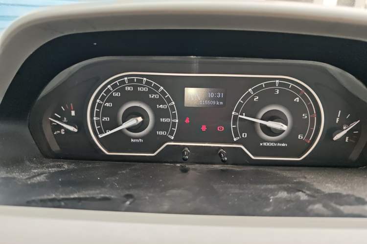 Used SAIC MAXUS Xintu V80 2019 2.5T Classic Model AMT Aoyuntong Facelifted Short Wheelbase Ultra-Low Roof 5/6-Seater