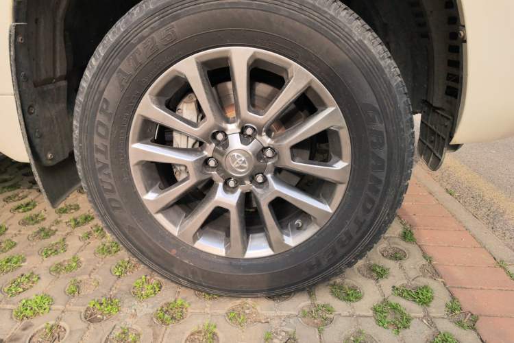 Used Toyota Prado  Right Front Wheel Hub