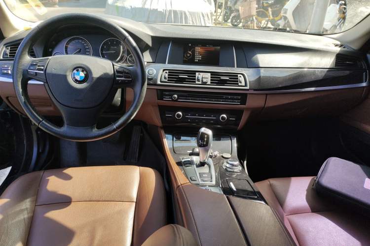 Used BMW 5 Series 2014 520Li Elegant Model
