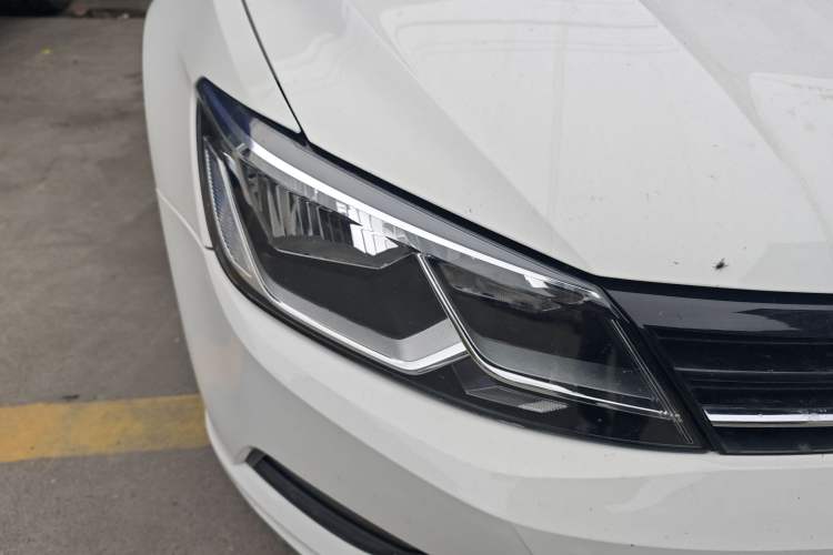 Used Volkswagen Lamando 2018 230TSI DSG Fashion Edition Right Front Headlight