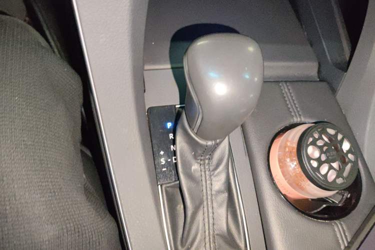 Used Toyota Avalon 2019 Dual-Engine 2.5L Luxury Edition China VI Standard