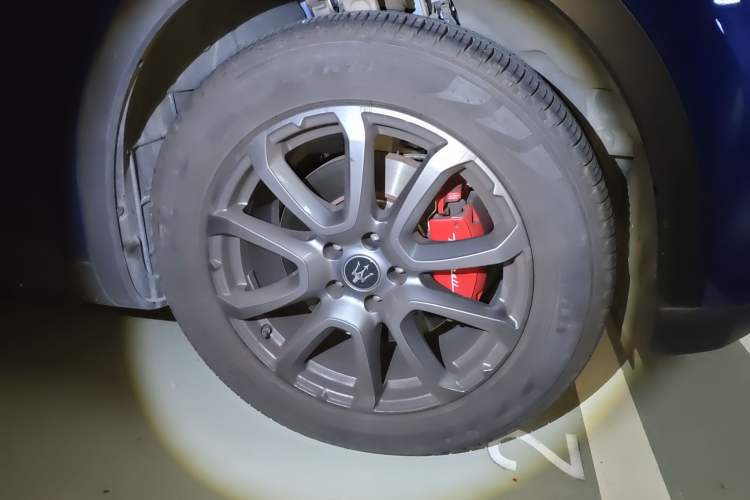Used Maserati Levante 2021 3.0T Standard Edition Right Front Wheel Hub