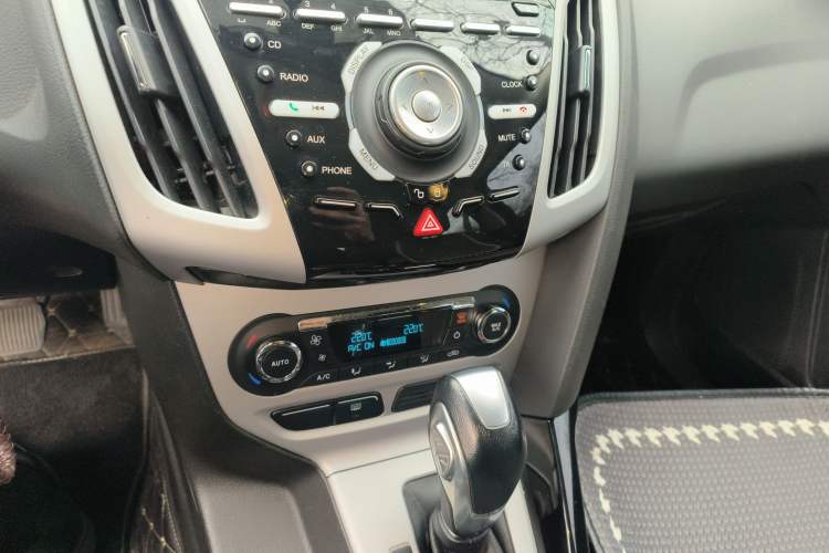 Used Ford Focus 2012 Hatchback 2.0L Automatic Luxury Sport Model Audio And AC Panel