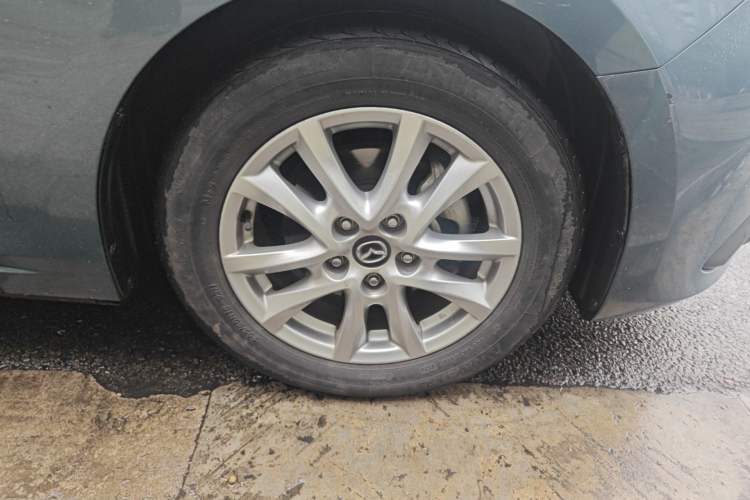 Used Mazda 3 Axela 2016 Sedan 1.5L Automatic Luxury Model