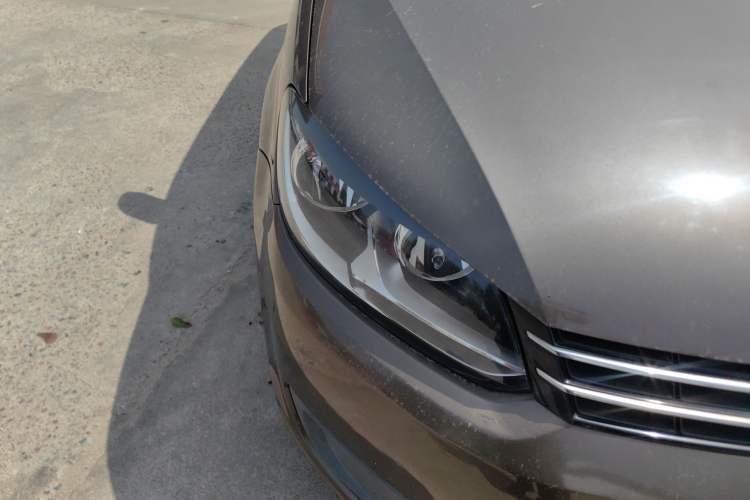 Used Volkswagen Touran 2011 1.4T Manual ZhiShang Edition 5-seater
