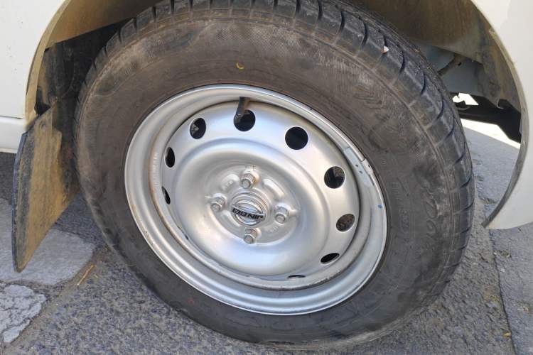 Used Jinbei Hiace X30 2023 1.5L Super-Comfortable Passenger Van 5/6/7-Seater Non-Air-Conditioned Version Model SWC15M
