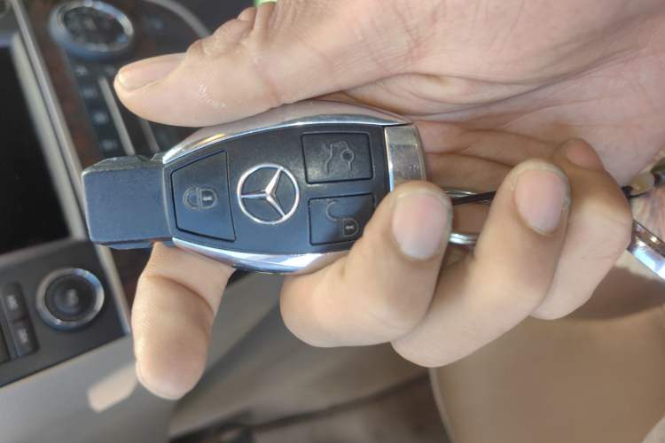 Used Mercedes-Benz R-Class 2011 R 350 L 4MATIC