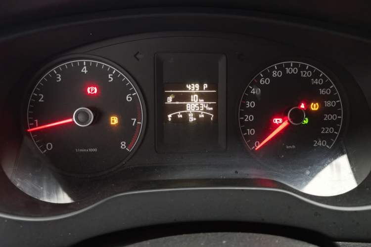 Used Volkswagen Sagitar 2014 Revised Version 1.6L Automatic Comfort Edition Odometer Close Up