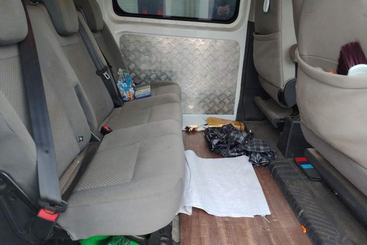 Used Ford Transit 2020 2.0T Gasoline Automatic Multi-Function Commercial Vehicle Mid-axle Low-roof Design with Dual Rear Doors Meeting China VI Emission Standards