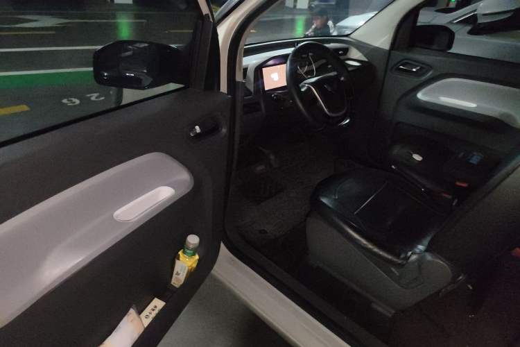 Used Wuling Hongguang MINIEV 2022 Macaron Premium Model – Lithium Iron Phosphate Driver Seat