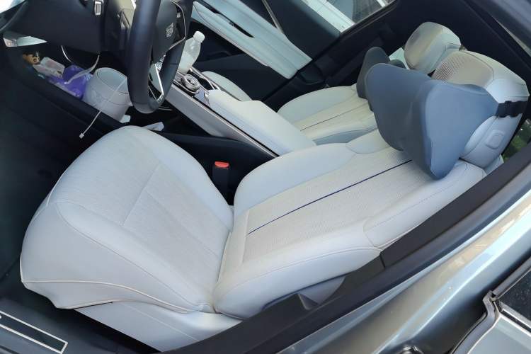 Used Cadillac LYRIQ 2024 Rear-Drive Standard Range Luxury Edition