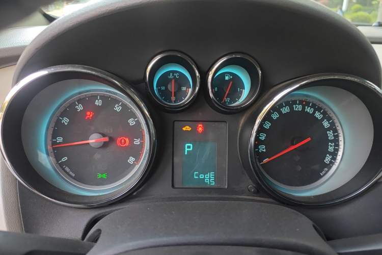 Used Buick GT 2010 XT 1.6L Automatic Fashion Edition Instrument Cluster