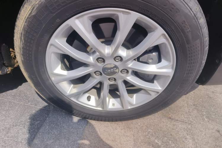 Used Jeep Cherokee 2019 2.0T Two-Wheel Drive Smart Enjoyment Version China VI
