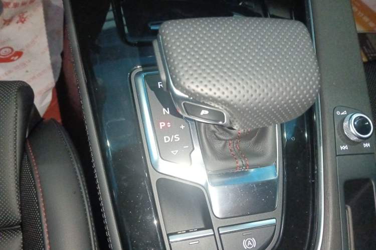 Used Audi A4L 2025 2 Million Units Enjoyment Version 40 TFSI Luxury Dynamic Edition
