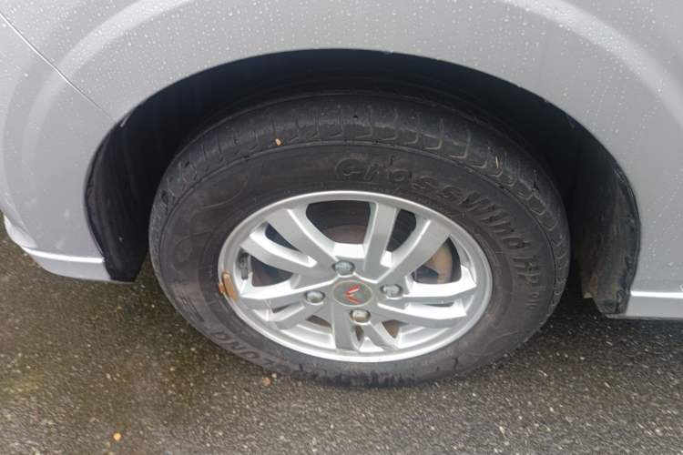 Used Wuling Hongguang 2018 1.5L S Comfort Model L2B Left Front Wheel Hub