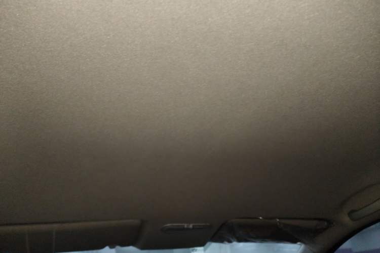 Used Venucia R50 2015 1.6L Manual Fashion Edition