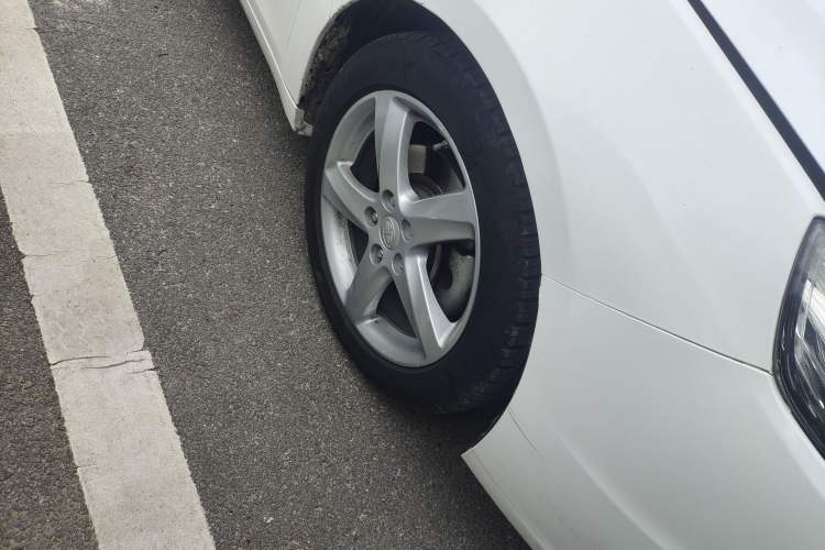 Used Bestune B70 2014 2.0L automatic luxury version Right Front Wheel Hub