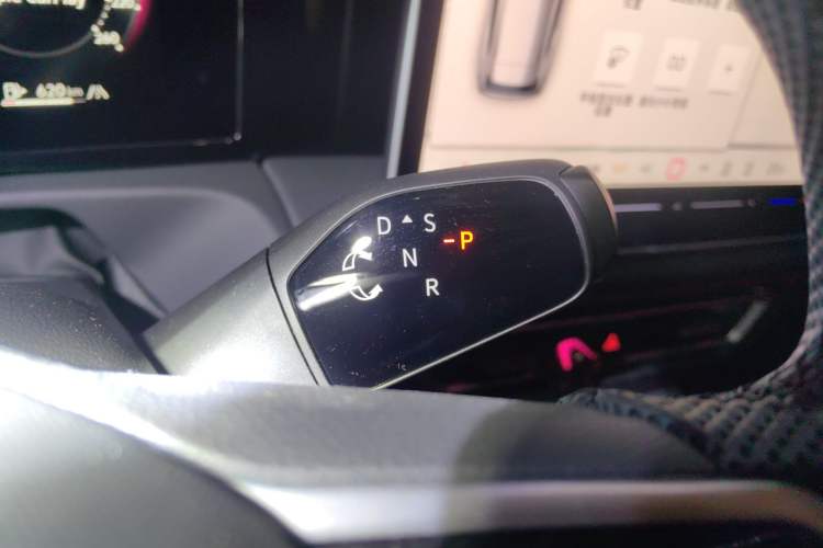 Used Volkswagen Tiguan L 2025 PRO 380TSI Two-Wheel-Drive R-Line Smart Edition Gear Lever