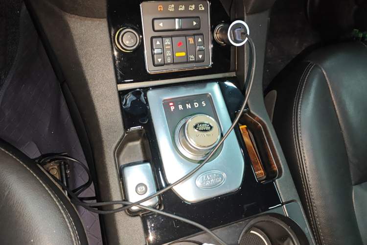 Used Land Rover Discovery 2013 3.0 SDV6 HSE Diesel Edition Gear Lever