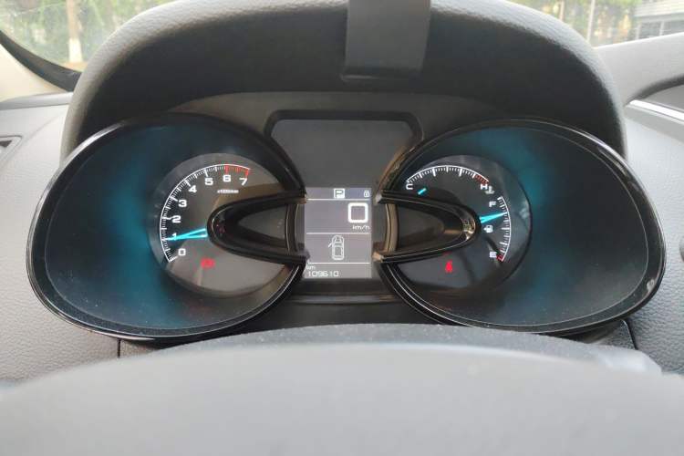 Used Dongfeng Aeolus AX7 2015 2.0L Automatic Zhiyi Trim
