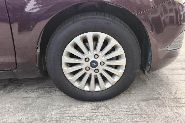 Used Ford Focus 2013 Sedan Classic 1.8L Automatic Fashion Edition
