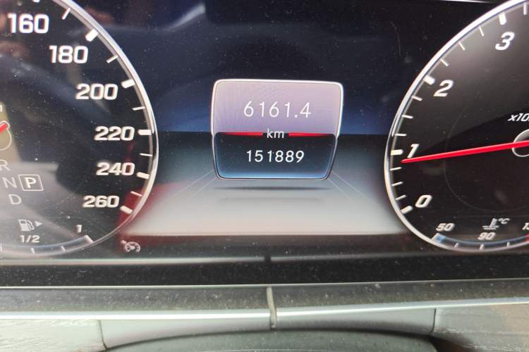 Used Mercedes-Benz E-Class 2020 Restyled E 300 L Sporty and Stylish Edition Odometer Close Up