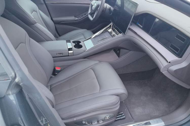 Used Denza Z9 2024 1100 km Four-Wheel Drive Max Version
