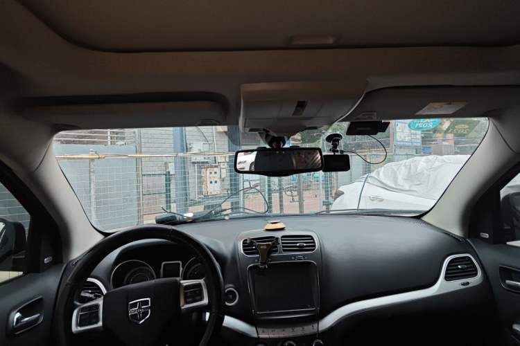 Used Dodge Journey 2013 2.4L Two-Wheel Drive Luxury Version
