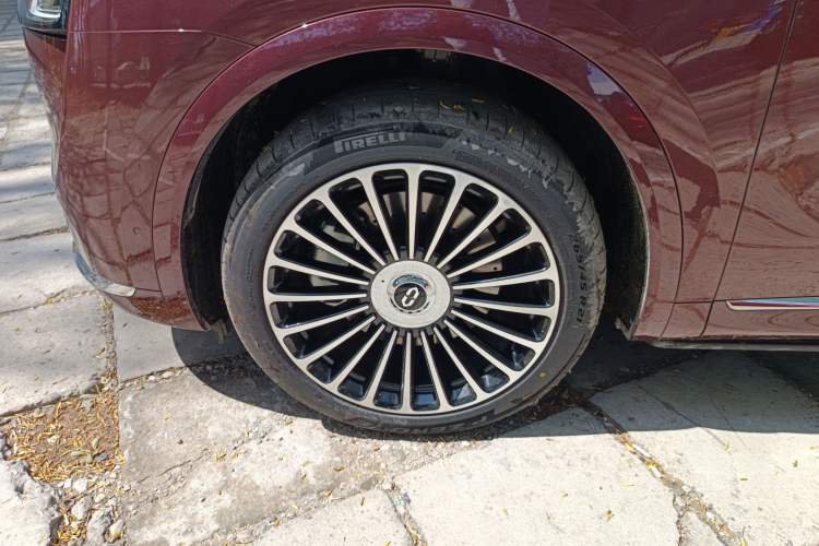 Used Hima AITO M8 2025 Extended-Range Ultra Version 53.4 kWh 5-Seater Edition Left Front Wheel Hub