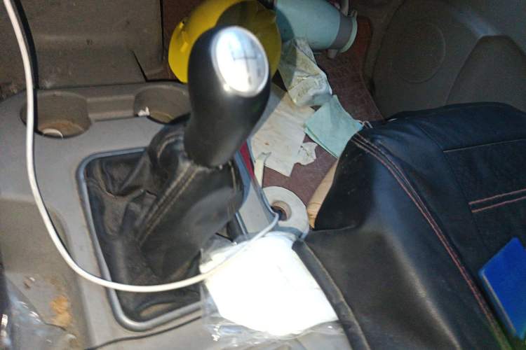 Used FORTHING Lingzhi 2016 M3L 1.6L 7-Seater Comfort Model Gear Lever