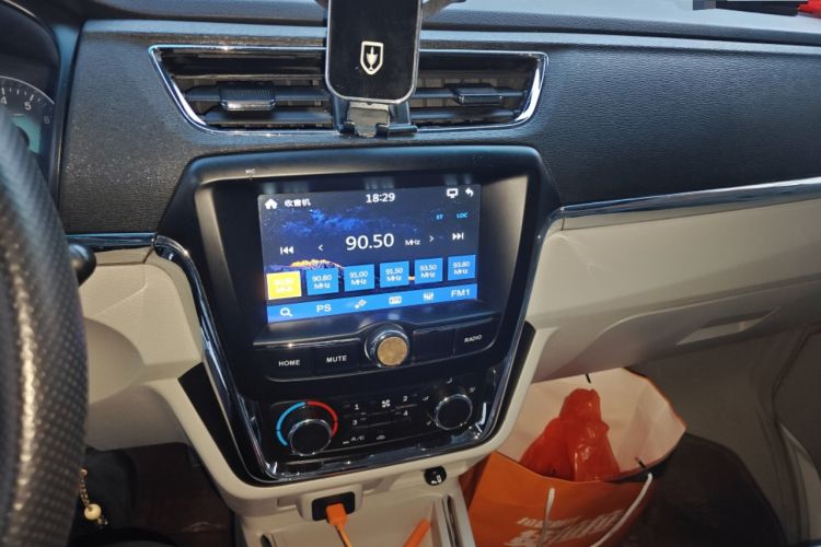 Used Jinbei New Hiace X30L 2023 1.5L Wealth Edition Van 2/5-Seater Air-Conditioned Model SWC15M