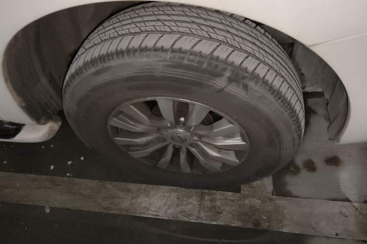 Used Nissan Patrol 2018 4.0L LinkedIn Edition Right Front Wheel Hub