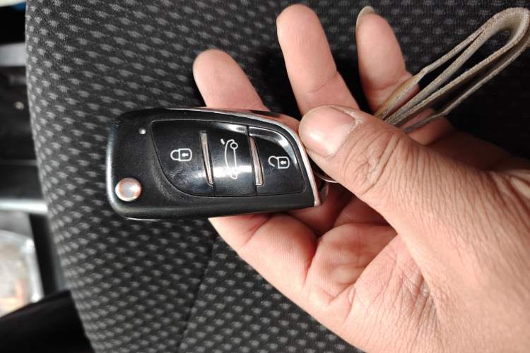 Used JAC Refine 2015 2.0L Shuttle Gasoline Long-Wheelbase Standard Version HFC4GA3-3D