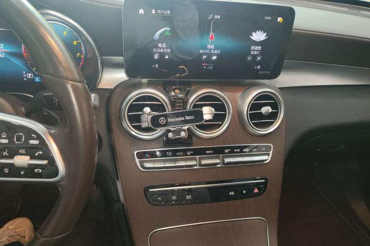 Used Mercedes-Benz GLC 2020 GLC 260 L 4MATIC Luxury Model Audio And AC Panel