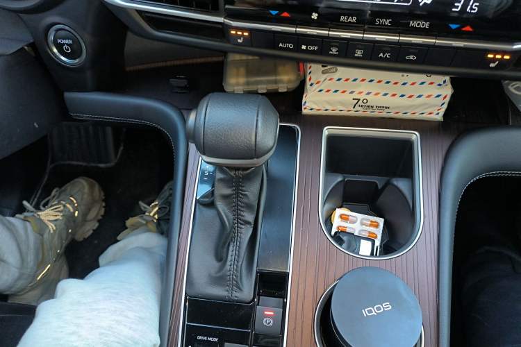 Used Toyota Granvia 2024 2.5L Hybrid Prestige PLUS Four-Wheel Drive Version
