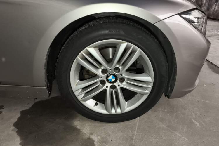 Used BMW 3 Series 2017 320Li Fashion Model Right Front Wheel Hub