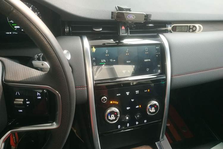 Used Land Rover Discovery Sport New Energy 2022 Facelifted P300e Plug-in Hybrid Electric Version Audio And AC Panel