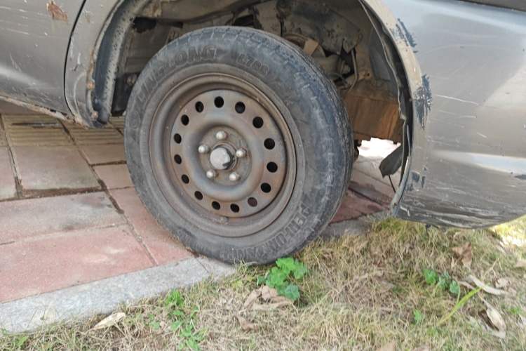 Used FORTHING Lingzhi 2012 Commercial Version 1.6L Special Offer Model
