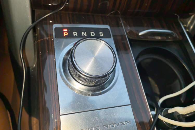 Used Land Rover Range 2017 3.0 SC V6 Vogue SE Long-Wheelbase Edition Gear Lever