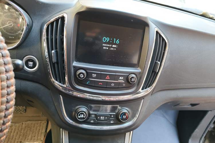 Used Baojun 560 2015 1.8L manual luxury version
