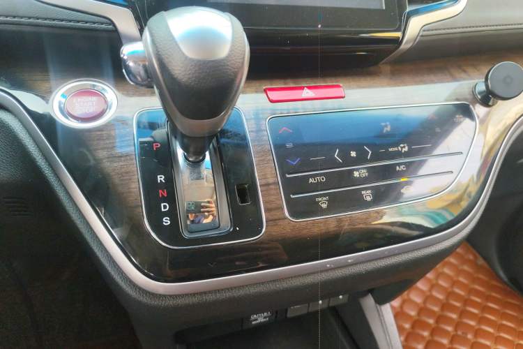 Used Honda Odyssey 2017 2.4L Smart Edition Gear Lever