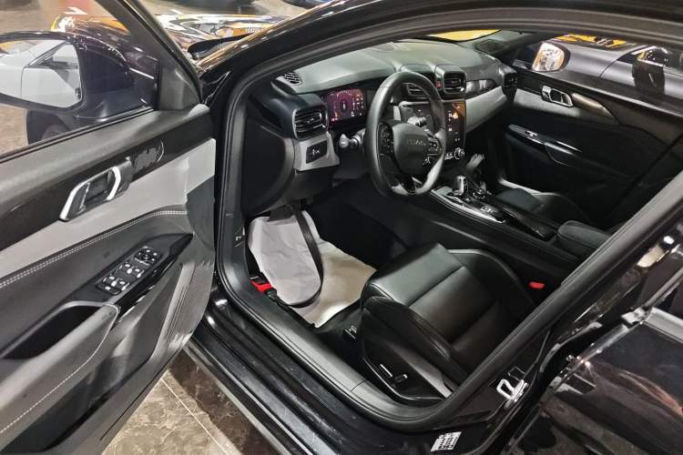 Used Lynk & Co 03 2022 2.0TD DCT GenioPlus
