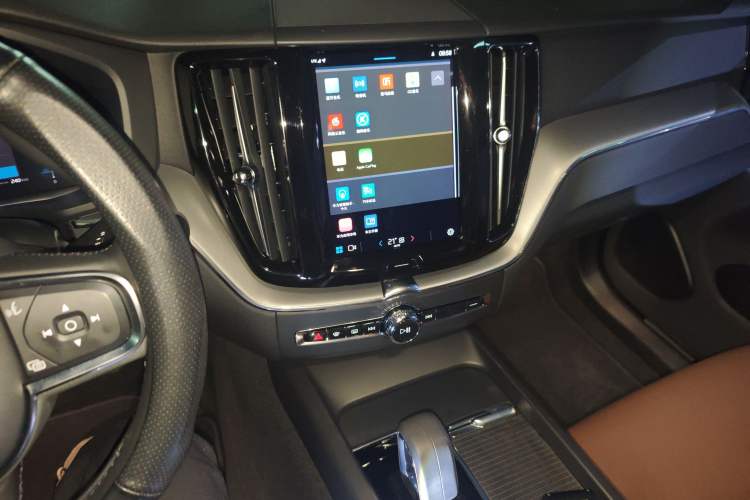 Used Volvo XC60 2022 B5 4x4 Zhiyi Luxury Edition Audio And AC Panel