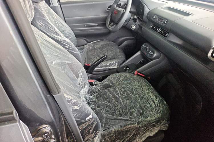 Used Wuling Hongguang New Energy 2024 All-Electric Model 300KM Practical Version Right Front Seat