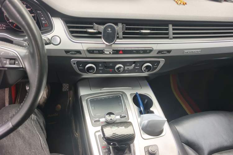 Used Audi Q7 2018 40 TFSI Comfort Model
