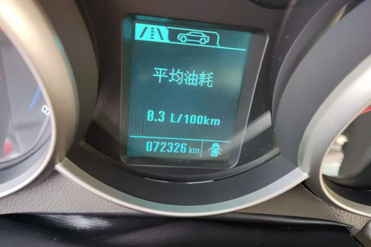 Used Chevrolet Cruze 2015 1.5L Classic SE MT Odometer Close Up