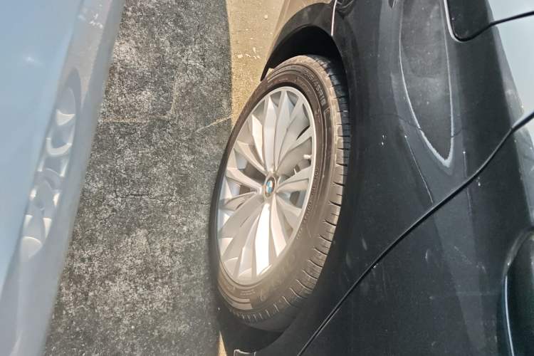 Used BMW 5 Series New Energy 2021 535Le Luxury Package Right Rear Wheel Hub