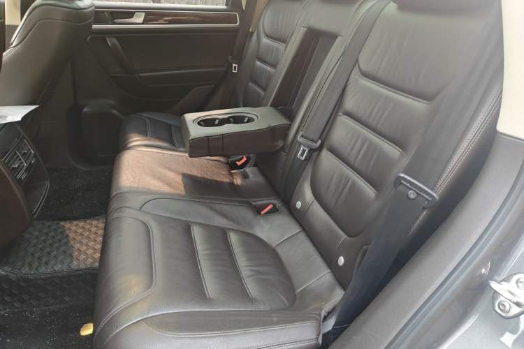 Used Volkswagen Touareg  Left Rear Seat