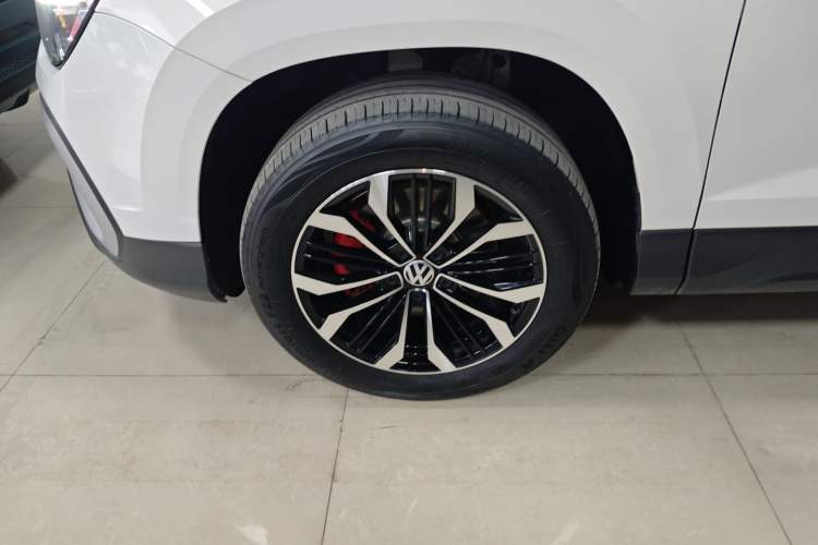 Used Volkswagen Tharu 2023 300TSI Two-Wheel-Drive Crescent Edition
